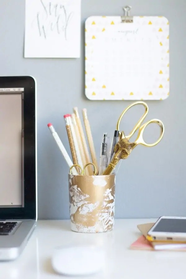DIY gold marbled desk organizer for pencils