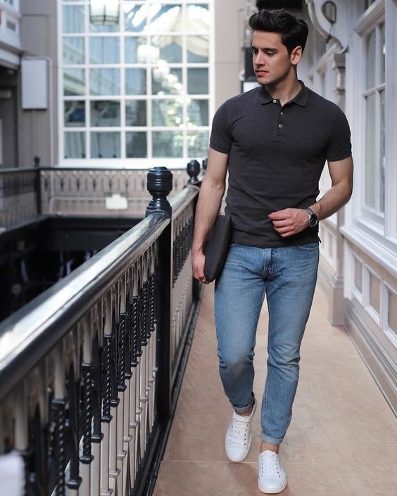 Bold look with a black polo and jeans